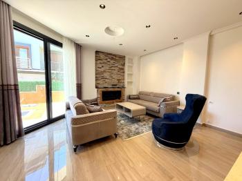 Denize 400 Metre Mesafede Satılık 3+1 Eşyalı Villa