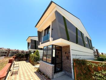 Denize 400 Metre Mesafede Satılık 3+1 Eşyalı Villa