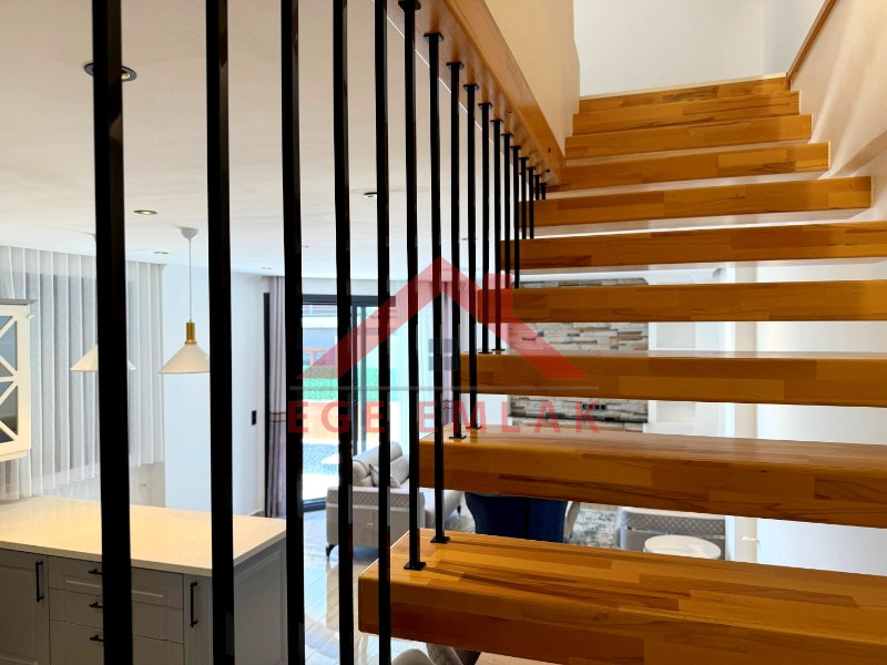 Denize 400 Metre Mesafede Satılık 3+1 Eşyalı Villa