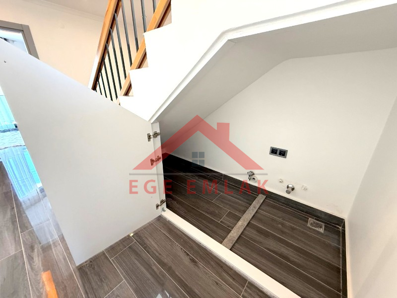 Denize 400 Metre Mesafede Satılık 3+1 Eşyalı Villa