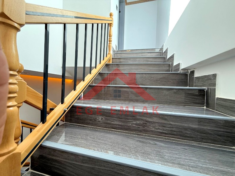 Denize 400 Metre Mesafede Satılık 3+1 Eşyalı Villa