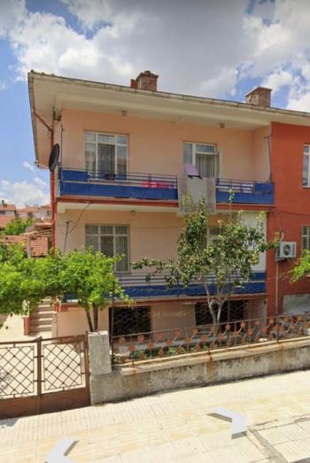 GÜVENAY – ÇORUM KALE KÜÇÜK ABDULLAH CAD. YANI SATILIK 2 KATLI MÜSTAKİL EV