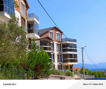 EMLAK HABERCİSİ 'NDEN MUDANYA ÖMERBEY MERKEZDE, DOĞA İLE İÇİÇE, SAHİLE 500 METRE VİLLA İMARLI ARSA