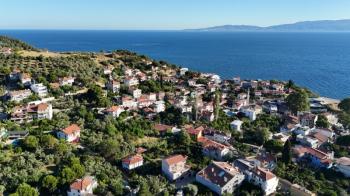 EMLAK HABERCİSİ 'NDEN MUDANYA KUMYAKA MERKEZDE, FULL DENİZ MANZARALI, KÖYİÇİNE SINIR, YATIRIMLIK 3.900 M2 ARAZİ