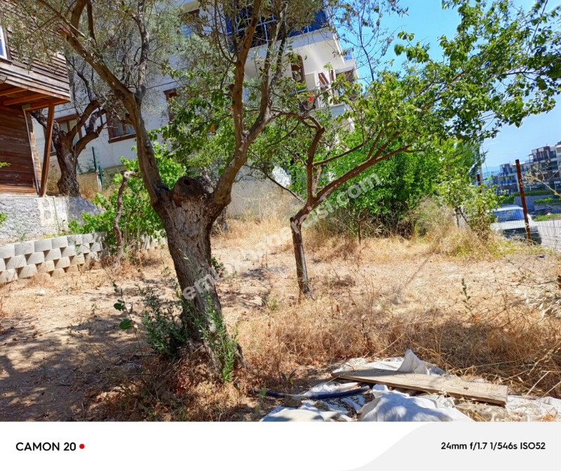 EMLAK HABERCİSİ 'NDEN MUDANYA ÖMERBEY MERKEZDE, DOĞA İLE İÇİÇE, SAHİLE 500 METRE VİLLA İMARLI ARSA