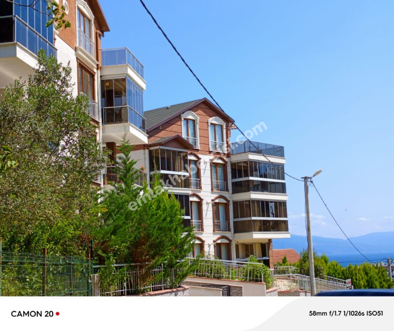 EMLAK HABERCİSİ 'NDEN MUDANYA ÖMERBEY MERKEZDE, DOĞA İLE İÇİÇE, SAHİLE 500 METRE VİLLA İMARLI ARSA