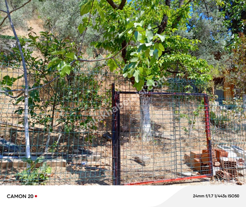 EMLAK HABERCİSİ 'NDEN MUDANYA ÖMERBEY MERKEZDE, DOĞA İLE İÇİÇE, SAHİLE 500 METRE VİLLA İMARLI ARSA