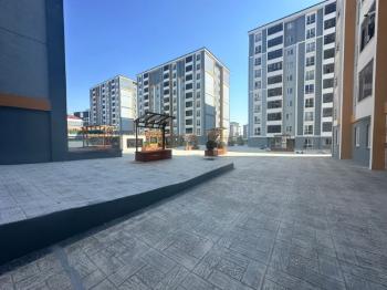 ÇERKEZKÖY DE SİTE İÇERİSİNDE SATILIK ÖN CEPHE DAİRE