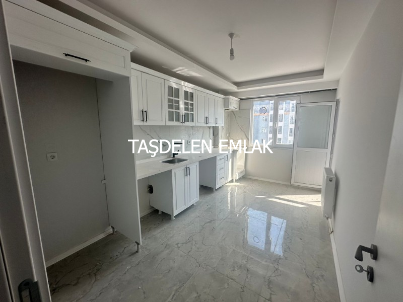 ÇERKEZKÖY DE SİTE İÇERİSİNDE SATILIK ÖN CEPHE DAİRE