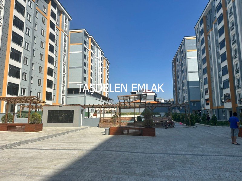 ÇERKEZKÖY DE SİTE İÇERİSİNDE SATILIK ÖN CEPHE DAİRE