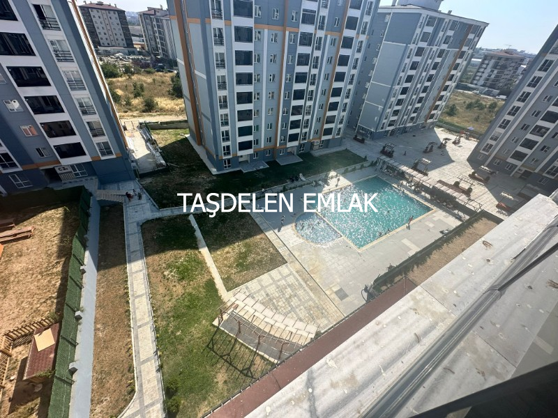 ÇERKEZKÖY DE SİTE İÇERİSİNDE SATILIK ÖN CEPHE DAİRE