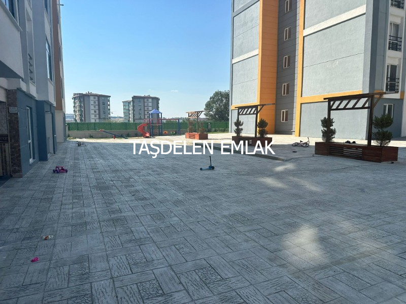 ÇERKEZKÖY DE SİTE İÇERİSİNDE SATILIK ÖN CEPHE DAİRE
