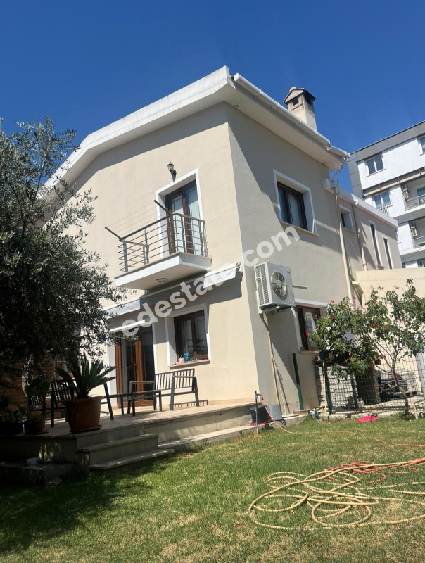 Lefkoşa K.Kaymaklı Bölgesinde SATILIK 3+1 VİLLA