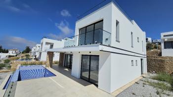 Girne, Esentepe Bölgesinde, Kapanmaz Deniz Manzarasına Sahip, Satılık 3+1 Villa