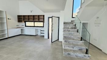 Girne, Esentepe Bölgesinde, Kapanmaz Deniz Manzarasına Sahip, Satılık 3+1 Villa