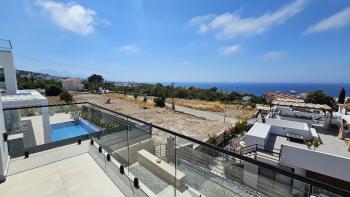 Girne, Esentepe Bölgesinde, Kapanmaz Deniz Manzarasına Sahip, Satılık 3+1 Villa