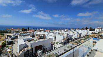 Girne, Esentepe Bölgesinde, Kapanmaz Deniz Manzarasına Sahip, Satılık 3+1 Villa