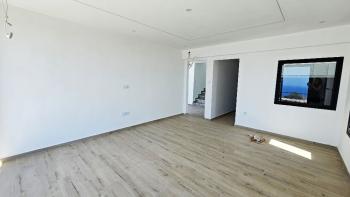 Girne, Esentepe Bölgesinde, Kapanmaz Deniz Manzarasına Sahip, Satılık 3+1 Villa