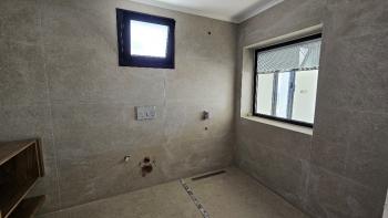 Girne, Esentepe Bölgesinde, Kapanmaz Deniz Manzarasına Sahip, Satılık 3+1 Villa