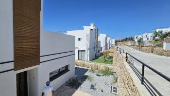 Girne, Esentepe Bölgesinde, Kapanmaz Deniz Manzarasına Sahip, Satılık 3+1 Villa