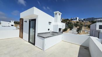 Girne, Esentepe Bölgesinde, Kapanmaz Deniz Manzarasına Sahip, Satılık 3+1 Villa