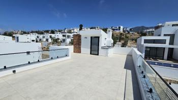 Girne, Esentepe Bölgesinde, Kapanmaz Deniz Manzarasına Sahip, Satılık 3+1 Villa
