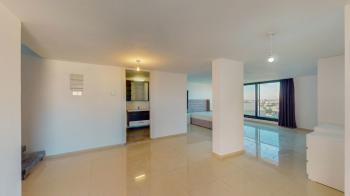KKTC Girne Merkezde Site İçerisinde Özel Teras Yüzme Havuzlu Kiralık 4+1 Tripleks Penthouse