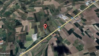 GÜVENAY – ÇORUM SARIMBEY ALACA KAVŞAĞI GELMEDEN 13.845 M² SATILIK TARLA