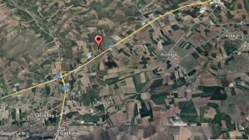 GÜVENAY – ÇORUM SARIMBEY ALACA KAVŞAĞI GELMEDEN 13.845 M² SATILIK TARLA