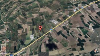 GÜVENAY – ÇORUM SARIMBEY ALACA KAVŞAĞI GELMEDEN 13.845 M² SATILIK TARLA