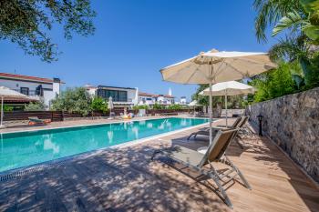 Kıbrıs Girne Doğanköy Bölgesinde Site İçerisinde Satılık Lüx 3+1 Müstakil Villa