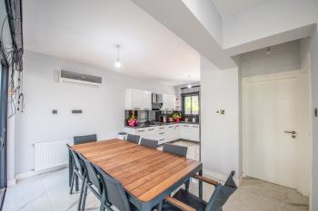 Kıbrıs Girne Doğanköy Bölgesinde Site İçerisinde Satılık Lüx 3+1 Müstakil Villa