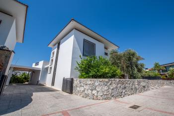Kıbrıs Girne Doğanköy Bölgesinde Site İçerisinde Satılık Lüx 3+1 Müstakil Villa