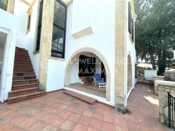KKTC Girne Bellapais 3+1 Büyüleyici Manzaralı Kiralık Villa