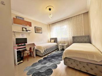 ALTIAĞAÇ MAH  ÇOK  BAKIMLI VE 130 M2 KARE SATILIK 3+1 DAİRE 