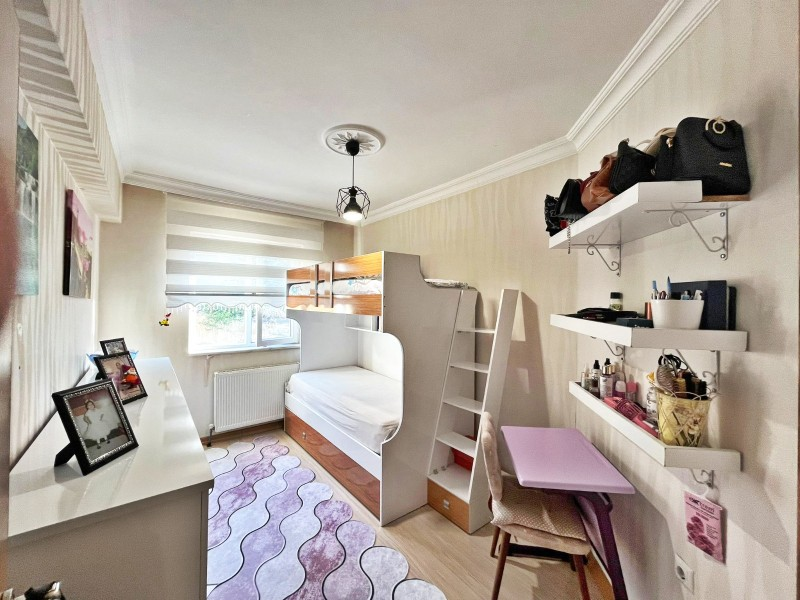 ALTIAĞAÇ MAH  ÇOK  BAKIMLI VE 130 M2 KARE SATILIK 3+1 DAİRE 