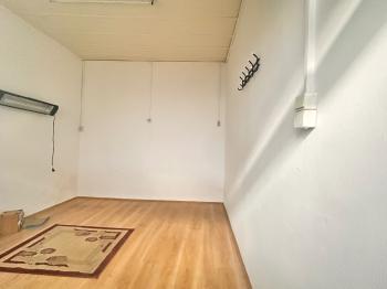 GÜVENAY – ÇORUM AYAKKABICILAR ARASTASI'NDA SATILIK DÜKKAN