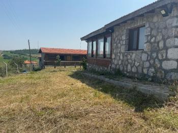 GÜVENAY – ÇORUM ÇORAKLIK ÜSTÜ BAYRAKTEPE HOBİ BAHÇELERİ – SATILIK DOĞAL TAŞ EVLİ BAHÇE