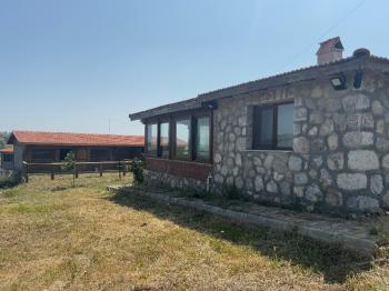 GÜVENAY – ÇORUM ÇORAKLIK ÜSTÜ BAYRAKTEPE HOBİ BAHÇELERİ – SATILIK DOĞAL TAŞ EVLİ BAHÇE