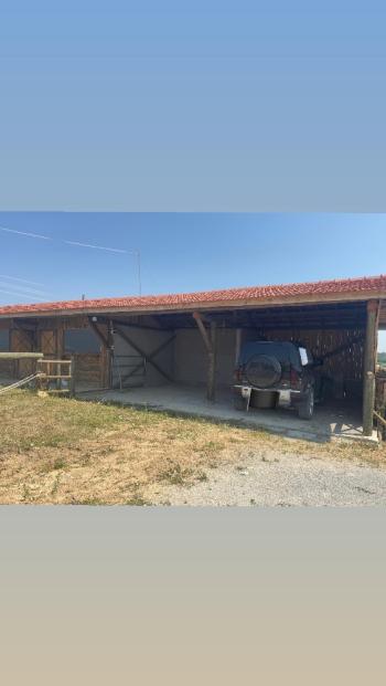GÜVENAY – ÇORUM ÇORAKLIK ÜSTÜ BAYRAKTEPE HOBİ BAHÇELERİ – SATILIK DOĞAL TAŞ EVLİ BAHÇE