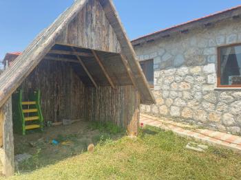 GÜVENAY – ÇORUM ÇORAKLIK ÜSTÜ BAYRAKTEPE HOBİ BAHÇELERİ – SATILIK DOĞAL TAŞ EVLİ BAHÇE