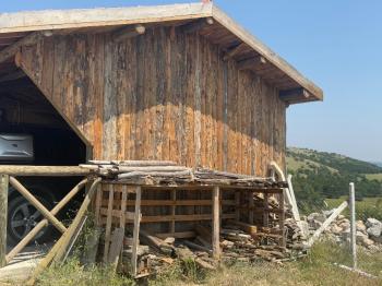 GÜVENAY – ÇORUM ÇORAKLIK ÜSTÜ BAYRAKTEPE HOBİ BAHÇELERİ – SATILIK DOĞAL TAŞ EVLİ BAHÇE