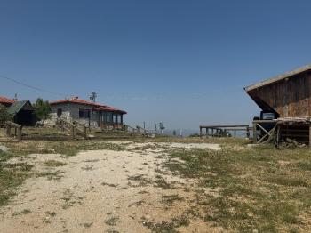 GÜVENAY – ÇORUM ÇORAKLIK ÜSTÜ BAYRAKTEPE HOBİ BAHÇELERİ – SATILIK DOĞAL TAŞ EVLİ BAHÇE