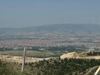 GÜVENAY – ÇORUM ÇORAKLIK ÜSTÜ BAYRAKTEPE HOBİ BAHÇELERİ – SATILIK DOĞAL TAŞ EVLİ BAHÇE