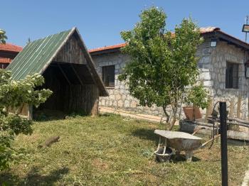 GÜVENAY – ÇORUM ÇORAKLIK ÜSTÜ BAYRAKTEPE HOBİ BAHÇELERİ – SATILIK DOĞAL TAŞ EVLİ BAHÇE