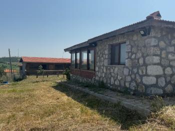 GÜVENAY – ÇORUM ÇORAKLIK ÜSTÜ BAYRAKTEPE HOBİ BAHÇELERİ – SATILIK DOĞAL TAŞ EVLİ BAHÇE