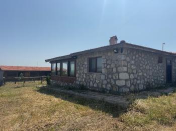 GÜVENAY – ÇORUM ÇORAKLIK ÜSTÜ BAYRAKTEPE HOBİ BAHÇELERİ – SATILIK DOĞAL TAŞ EVLİ BAHÇE