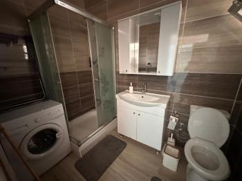 GİRNE MERKEZDE AYLIK ÖDEMELİ  EŞYALI 1+1 KİRALIK DAİRE