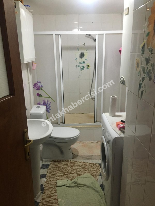 EMLAK HABERCİSİ 'NDEN MUDANYA TARİHİ GİRİT MAHALLESİNDE ASANSÖRLÜ BİNADA EŞYALI KİRALIK 2+1 ARA KAT DAİRE