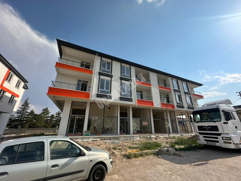 AFYON ÜÇOK EMLAKTAN MAREŞAL F ÇAKMAK MAH SATILIK CADDE ÜSTÜ SIFIR DÜKKAN 